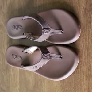 NWOT!!!!!      Flojos Flip Flops - 7